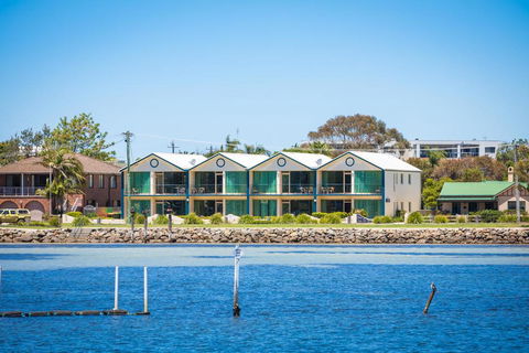 Cetacea Luxury Apartments - E Caravan Parks 2