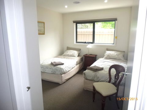 Champagne Stays Apartment - E Caravan Parks 3