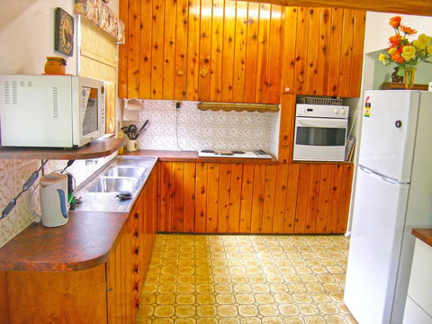 Chapman Cottage @ Callala Bay - E Caravan Parks 1