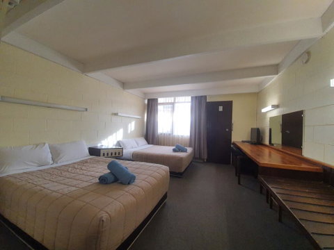 Charles Sturt Motor Inn - E Caravan Parks 1