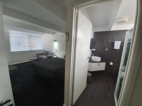 Charles Sturt Motor Inn - E Caravan Parks 3