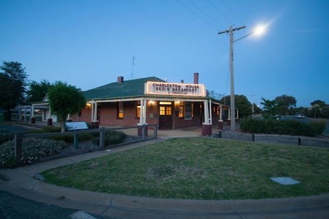 Charleston House Mathoura - E Caravan Parks 2