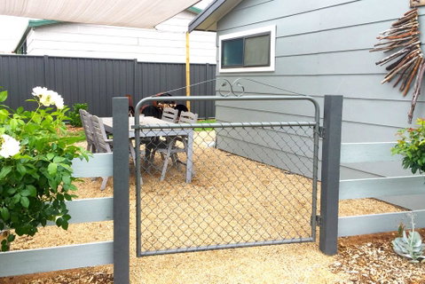 Charlottes Honor - River & Golf Cottage - E Caravan Parks 1
