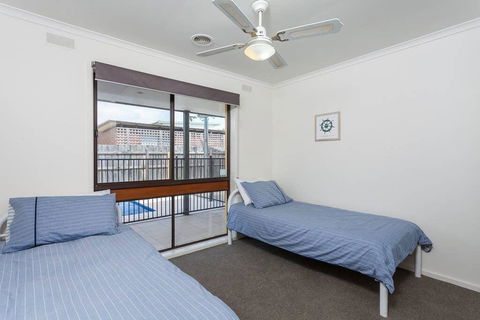 Charmes, Paradise By The Shore - E Caravan Parks 2