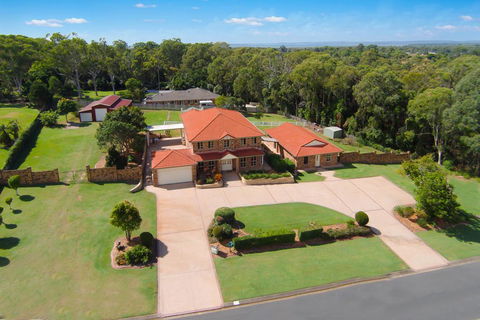 Charming Brisbane Acreage Pool - E Caravan Parks 1