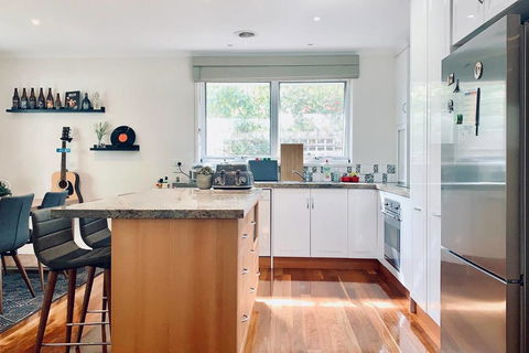 Charming Family Home W/Home Cinema+Huge Bedrooms Near Glen Waverley - E Caravan Parks 1