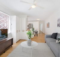 Charming parkside apartment in quiet area - E Caravan Parks