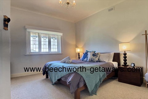 Cherry Blossom Cottage - Beechworth-Getaways - E Caravan Parks 2