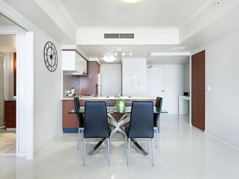 Chevron Renaissance 2 Bedroom Apartment - E Caravan Parks 3
