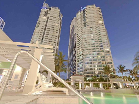 Chevron Renaissance Towers - E Caravan Parks 2