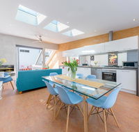 Chic East Sydney Pad - E Caravan Parks