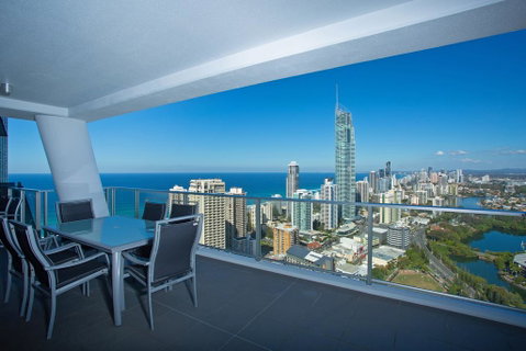 Circle On Cavill - Private Apartments - E Caravan Parks 0