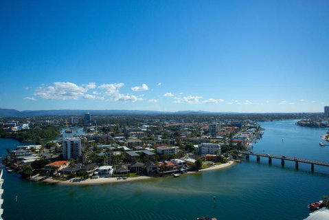 Circle On Cavill - Private Apartments - E Caravan Parks 3