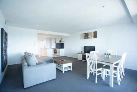 Circle On Cavill - Private Apartments - E Caravan Parks 1