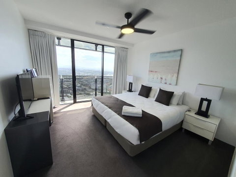 Circle On Cavill 2316 - E Caravan Parks 0