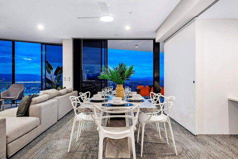 Circle On Cavill Subpenthouse - E Caravan Parks 3