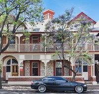 City Apartments at Cecil Mansions - E Caravan Parks