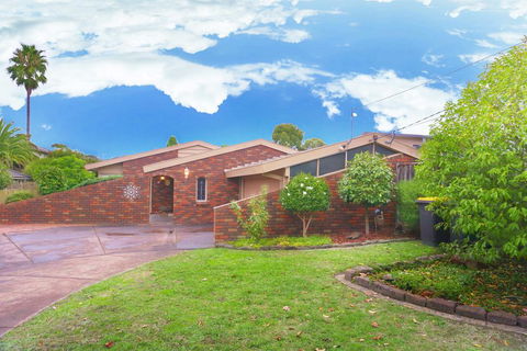Classic Double Brick Garden House - E Caravan Parks 0