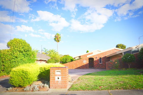 Classic Double Brick Garden House - E Caravan Parks 1