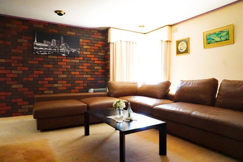 Classic Double Brick Garden House - E Caravan Parks 3