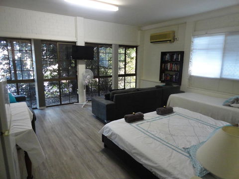 Cleveland B&B - Private Studio Room - E Caravan Parks 2