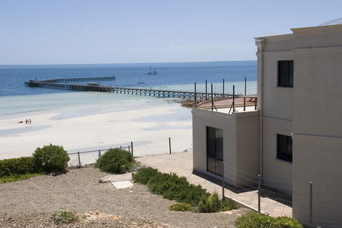 Cliff House Beachfront Villas - E Caravan Parks 0
