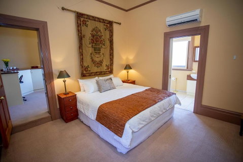 Clocktower Suites - E Caravan Parks 1