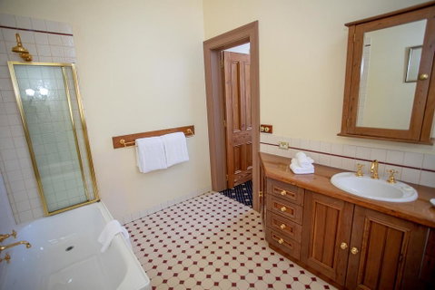 Clocktower Suites - E Caravan Parks 2