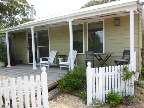 Clovelly Cottage - E Caravan Parks 0