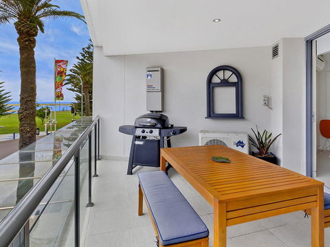 Coast Luxury Apartment 3 - E Caravan Parks 0