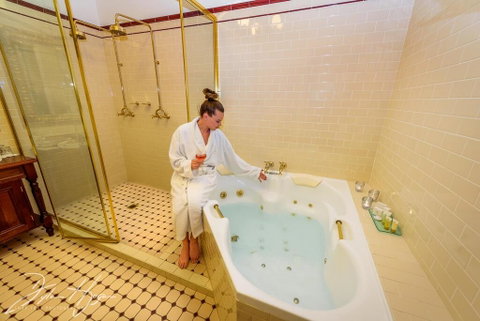 Cobb & Co Court Boutique Hotel - E Caravan Parks 2