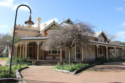 Cockburn House - E Caravan Parks 0