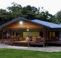 Coconut Beach House - E Caravan Parks