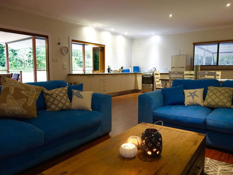 Coconut Beach House - E Caravan Parks 3