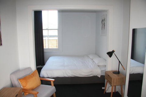 College Lawn Hotel - E Caravan Parks 3