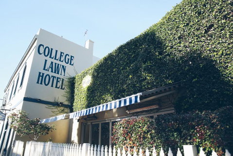 College Lawn Hotel - E Caravan Parks 1