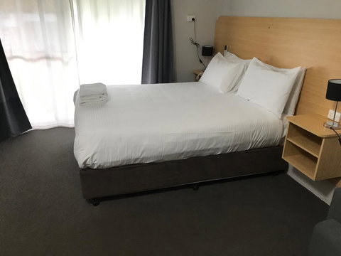 Colonial Motel Richmond - E Caravan Parks 3