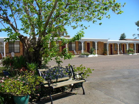 Colonial Motor Lodge Scone - E Caravan Parks 0