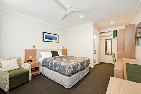 Colonial Terrace Motor Inn - E Caravan Parks 3