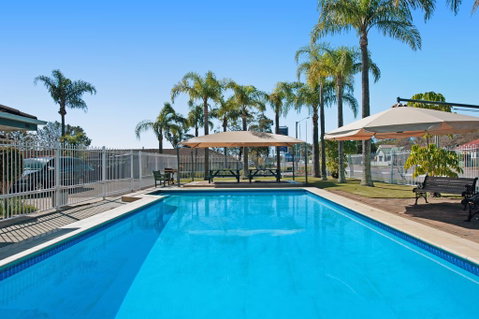 Colonial Terrace Motor Inn - E Caravan Parks 1