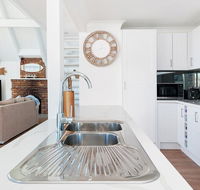 Combined Kingsley Beach House - E Caravan Parks