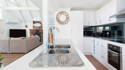 Combined Kingsley Beach House - E Caravan Parks 0