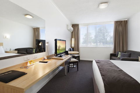 Comfort Inn Capital Horsham - E Caravan Parks 1