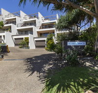 Comfortable  stylish with rooftop spa - E Caravan Parks