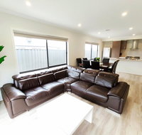 Comfortable 4BR 2Bath House Tarneit Melbourne - E Caravan Parks
