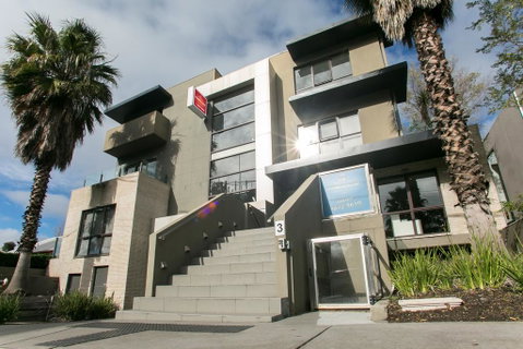 Comfy Kew Apartments - E Caravan Parks 3