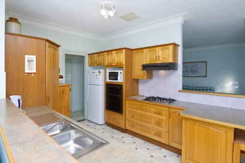 Cook St 4 - Salamander Bay - E Caravan Parks 3