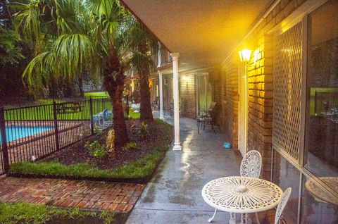 Coomera Motor Inn - E Caravan Parks 3