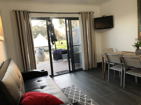 Coonawarra Cabins Unit B - E Caravan Parks 0