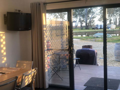 Coonawarra Cabins Unit D - E Caravan Parks 2